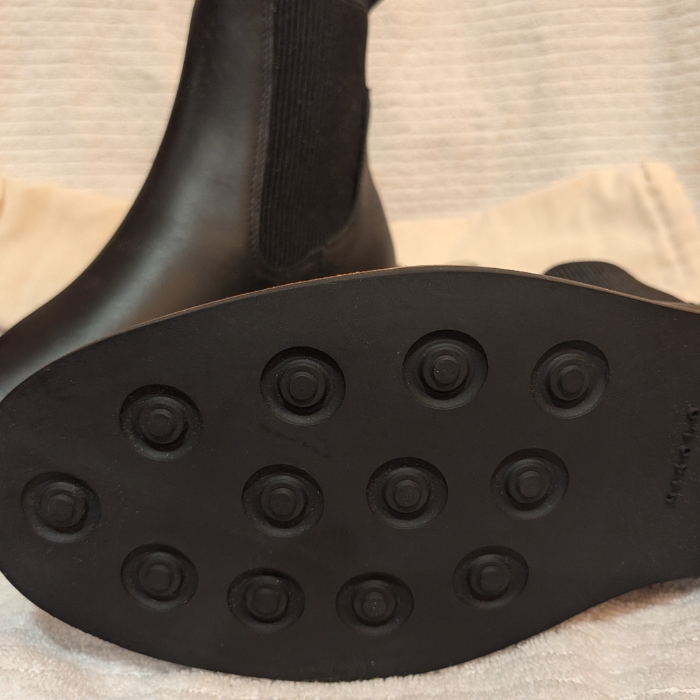 Nisolo Black Leather Chelsea Boots - Picture 2 of 3